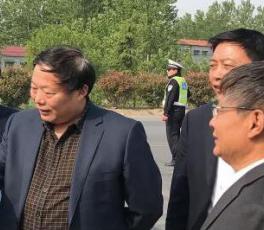  新鄉(xiāng)市市長(zhǎng)王登喜在生命果有機(jī)種植基地視察指導(dǎo)